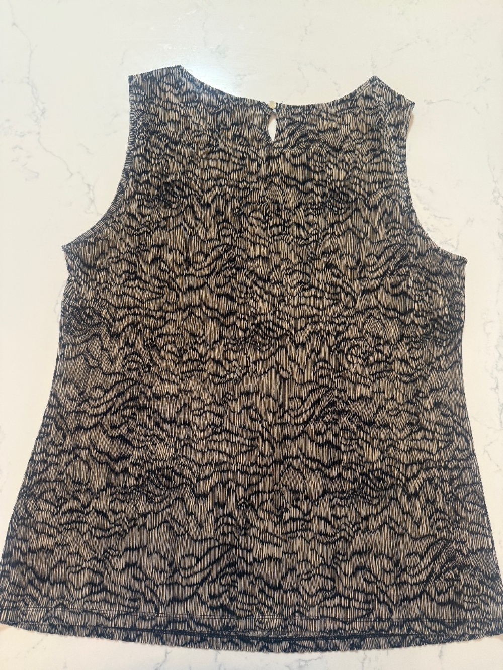Banana Republic Crinkle Pleat Shell Top Black & Tan Foral Lg office layer chic
